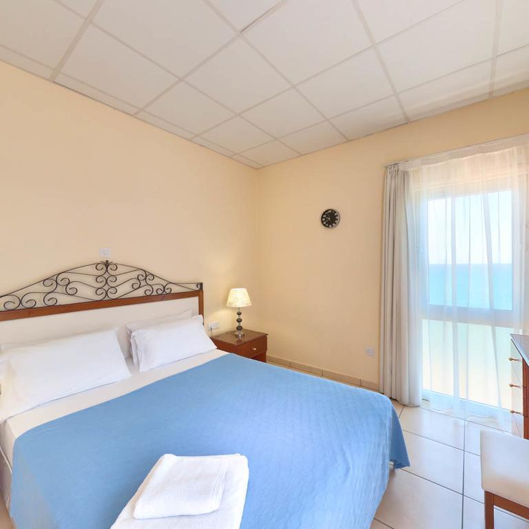 Mackenzie Beach Hotel Larnaca Buitenkant foto
