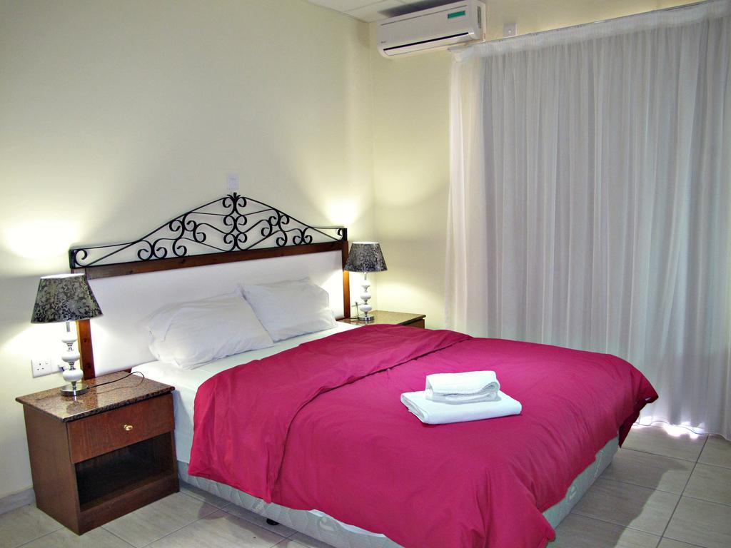 Mackenzie Beach Hotel Larnaca Buitenkant foto