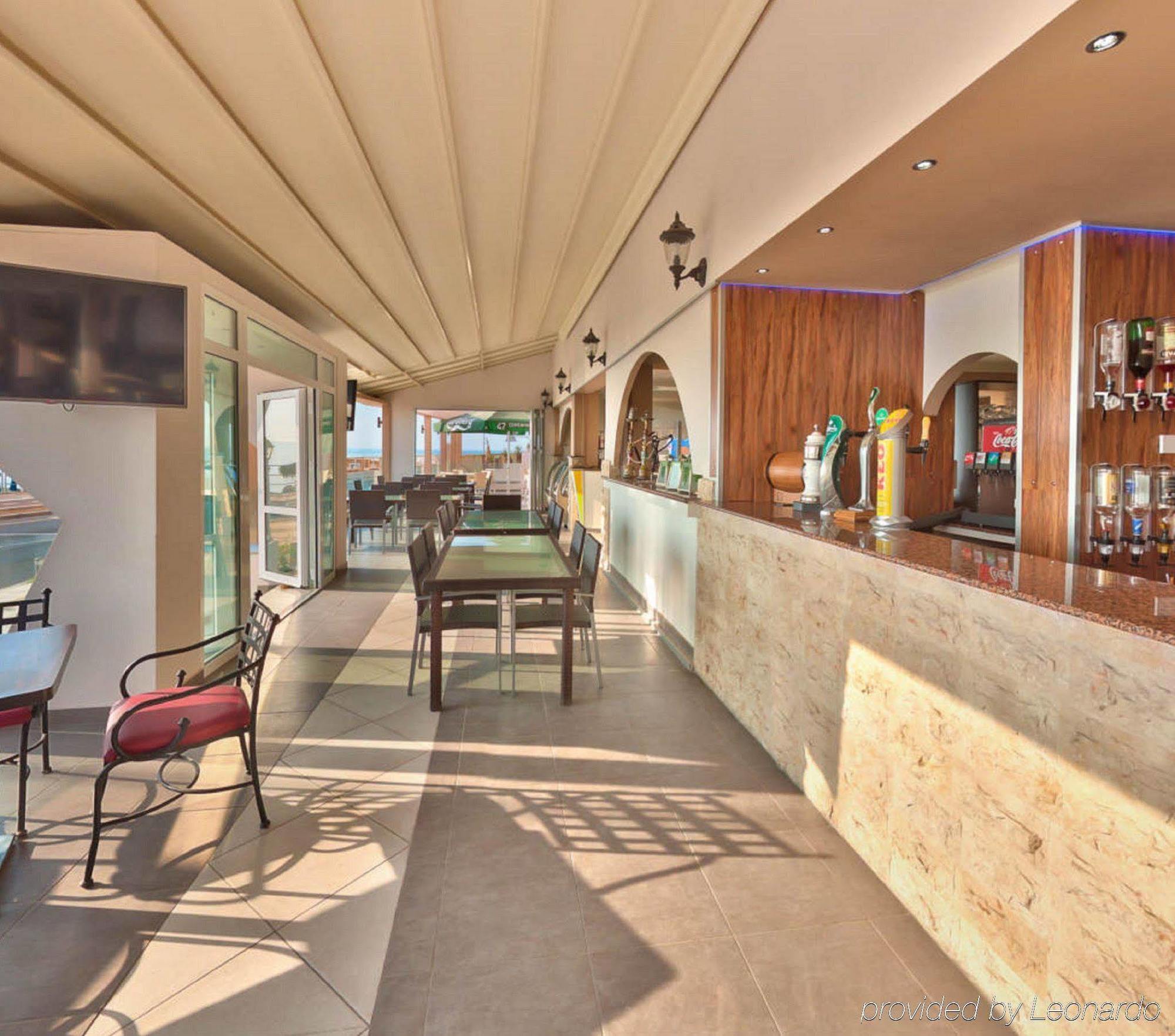 Mackenzie Beach Hotel Larnaca Buitenkant foto