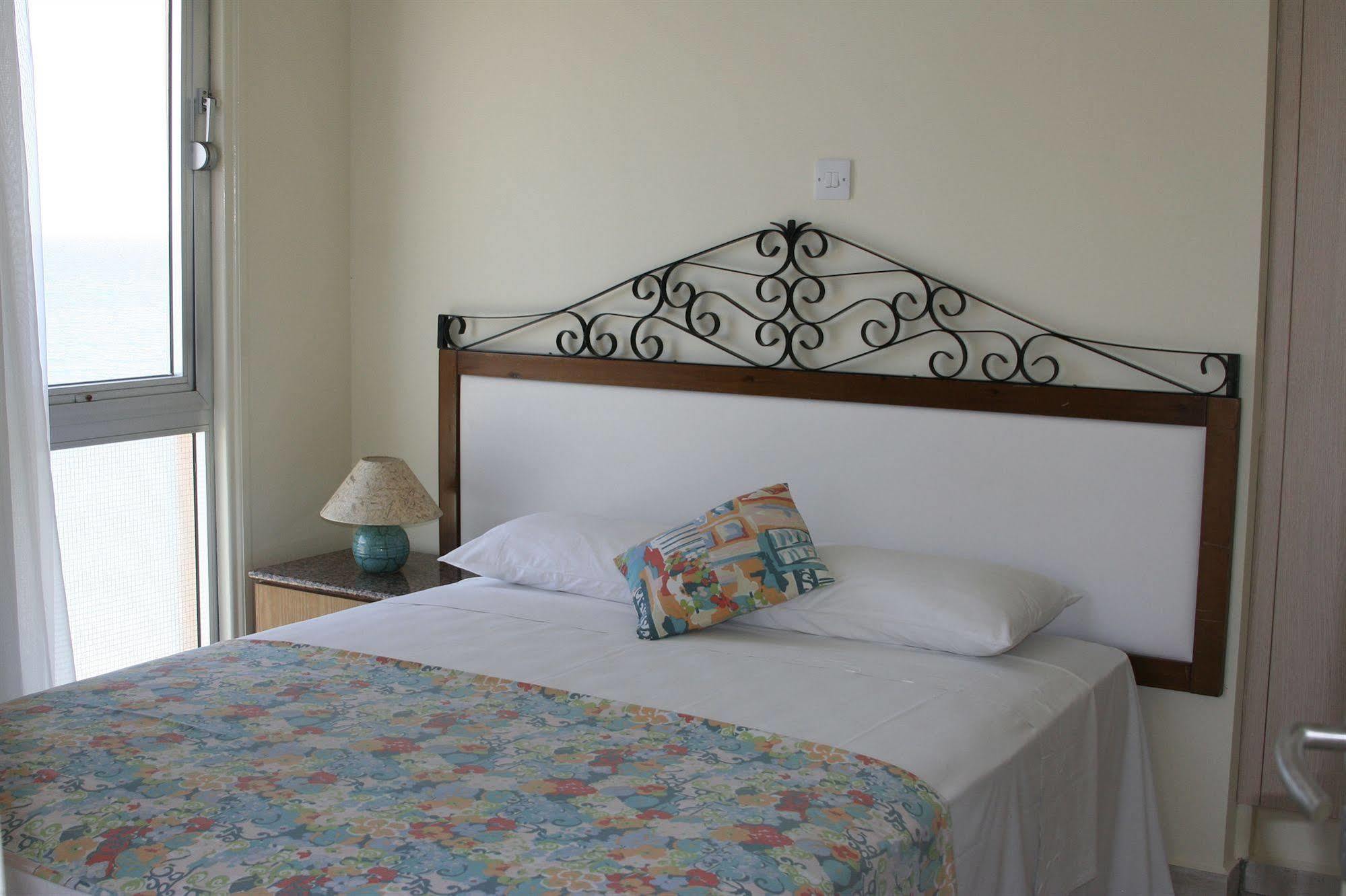Mackenzie Beach Hotel Larnaca Buitenkant foto