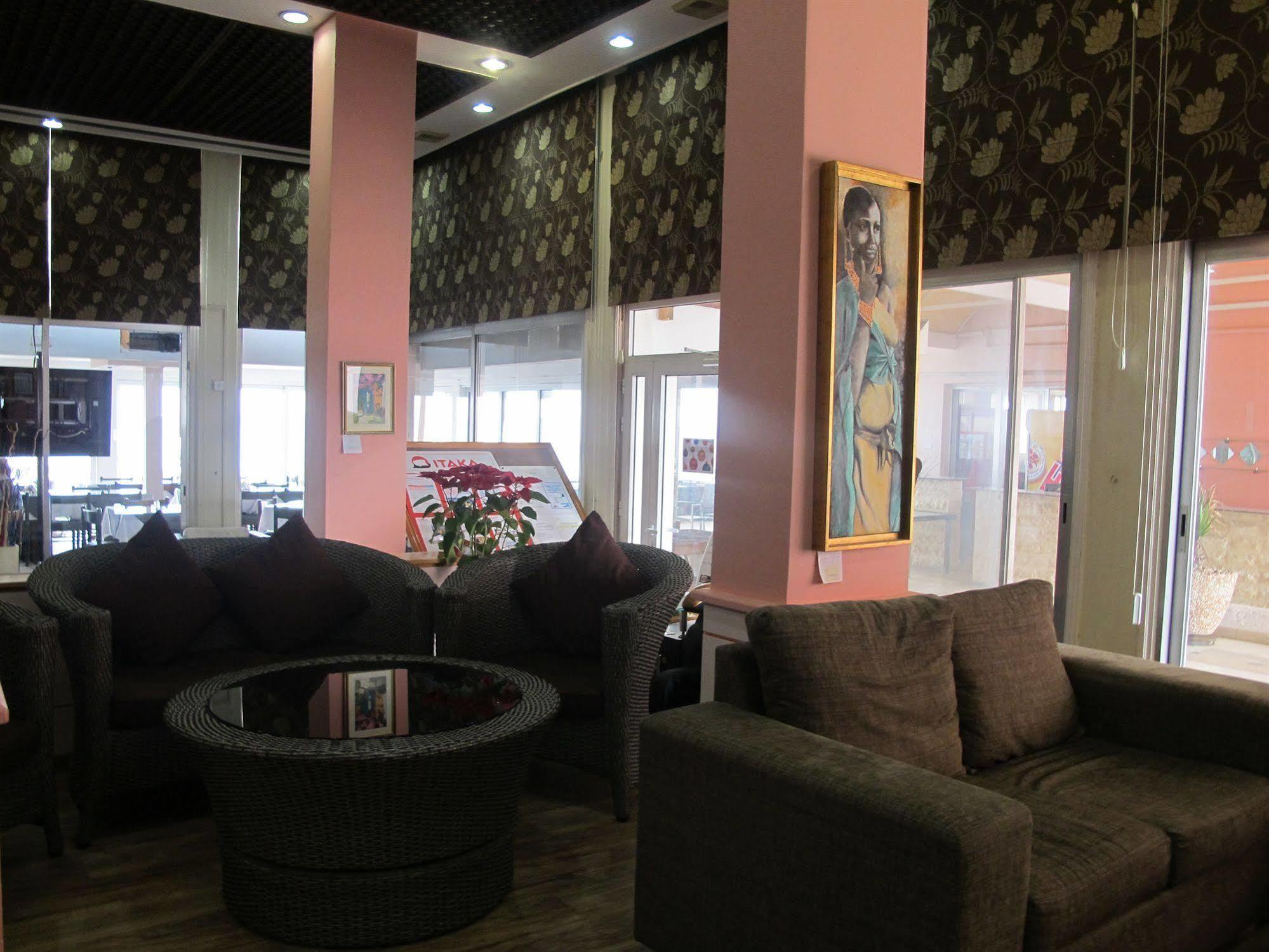 Mackenzie Beach Hotel Larnaca Buitenkant foto