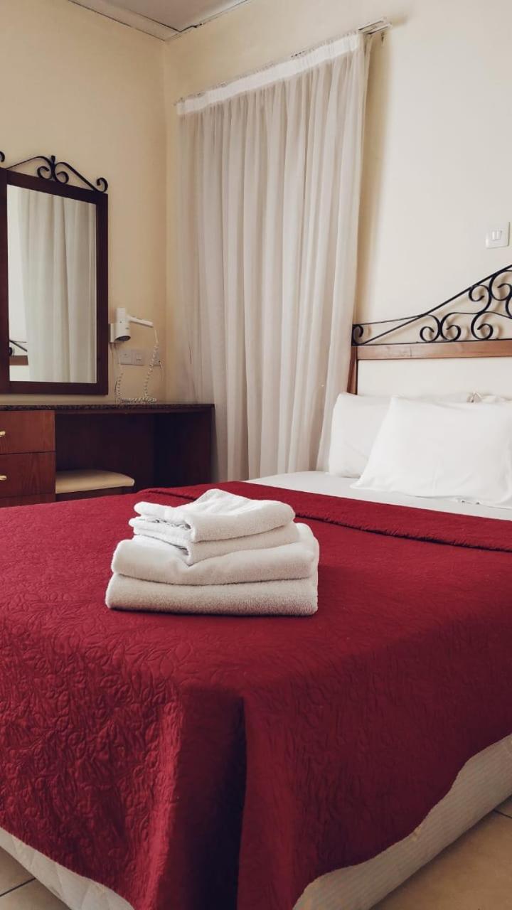 Mackenzie Beach Hotel Larnaca Buitenkant foto