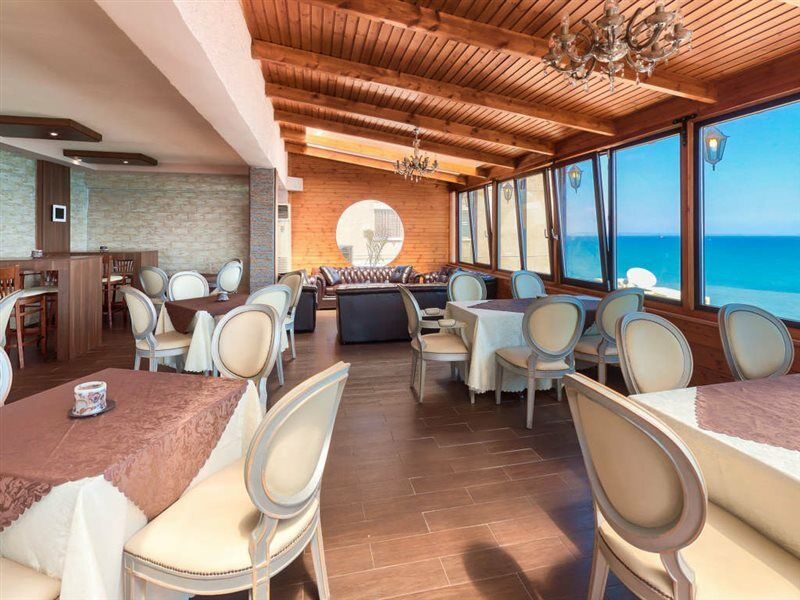Mackenzie Beach Hotel Larnaca Buitenkant foto
