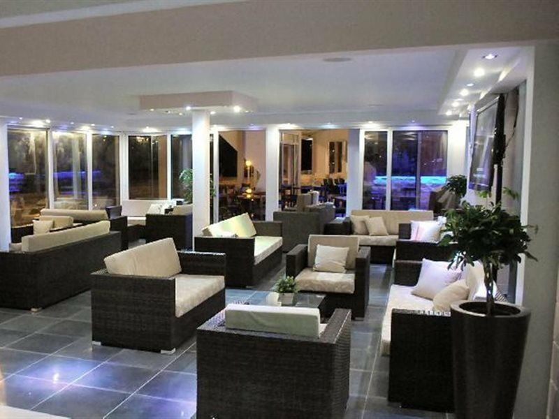 Mackenzie Beach Hotel Larnaca Buitenkant foto