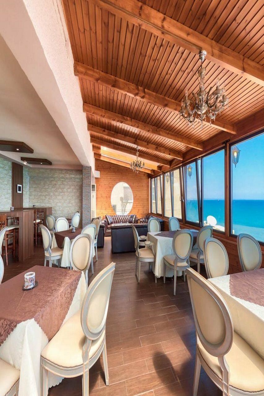 Mackenzie Beach Hotel Larnaca Buitenkant foto