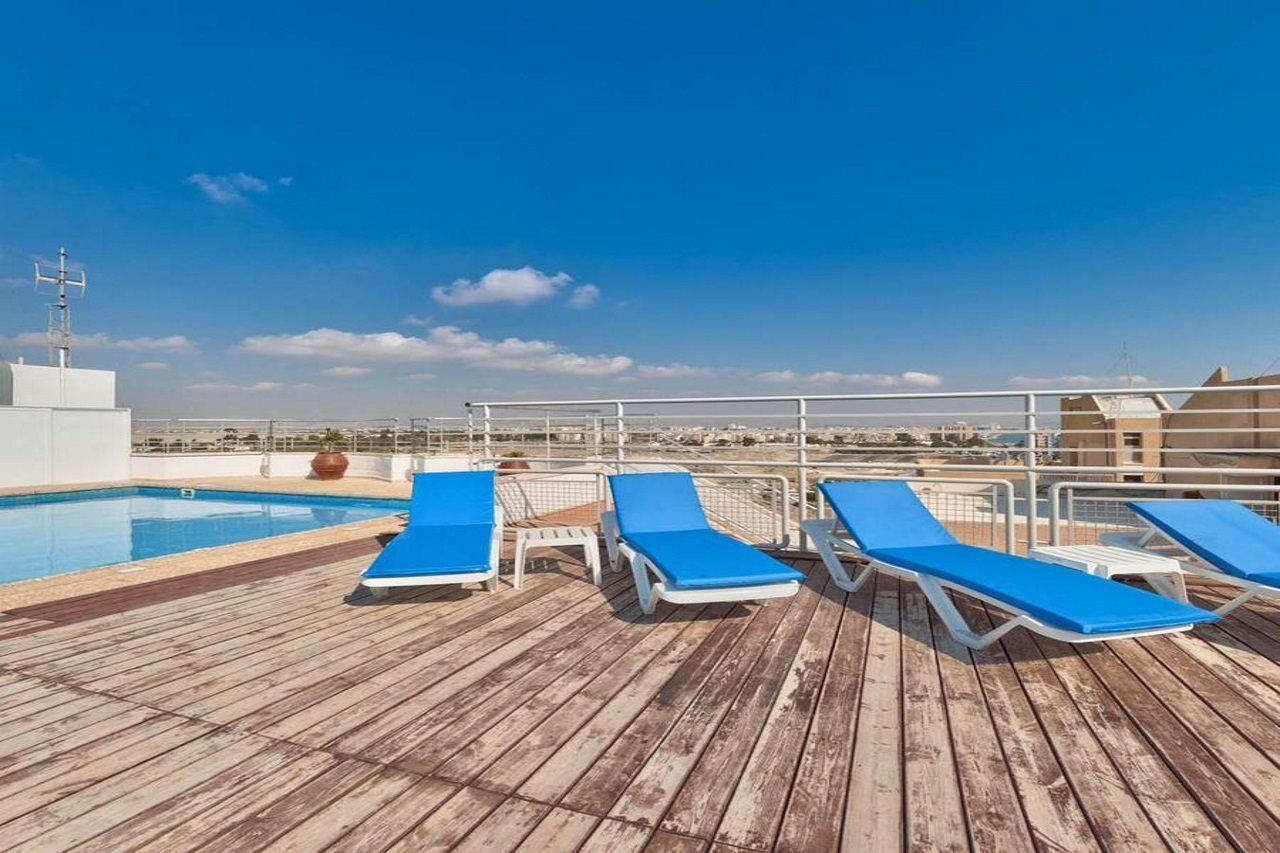 Mackenzie Beach Hotel Larnaca Buitenkant foto