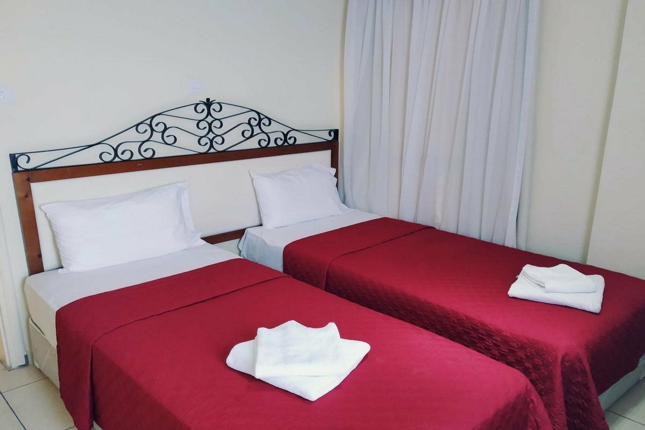 Mackenzie Beach Hotel Larnaca Buitenkant foto